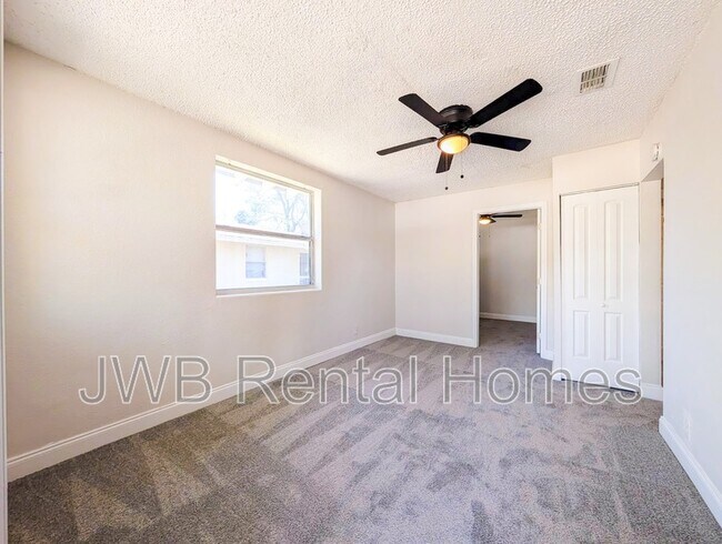 Building Photo - 1530 W 21st St