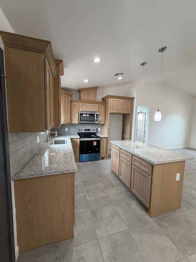 Building Photo - BRAND NEW 3 BEDROOM HOME!
