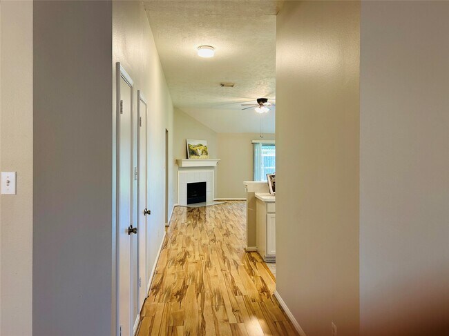 Building Photo - 1404 Helmsley Dr