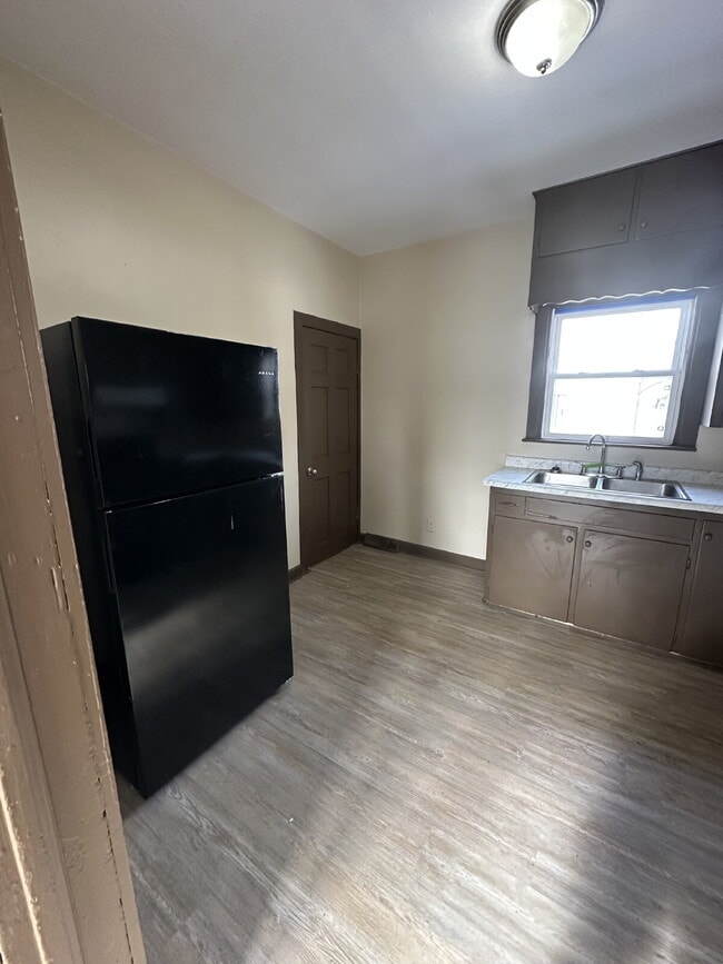 Building Photo - 1043 Vine St