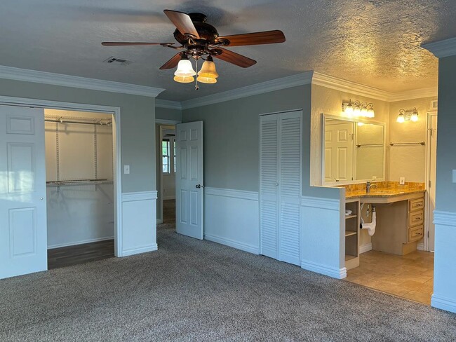 Building Photo - 428 Paintbrush Way