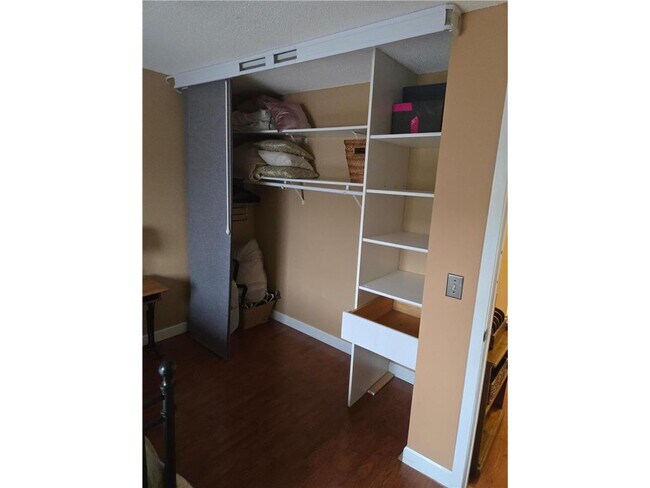 Building Photo - 2616 Harriet Ave