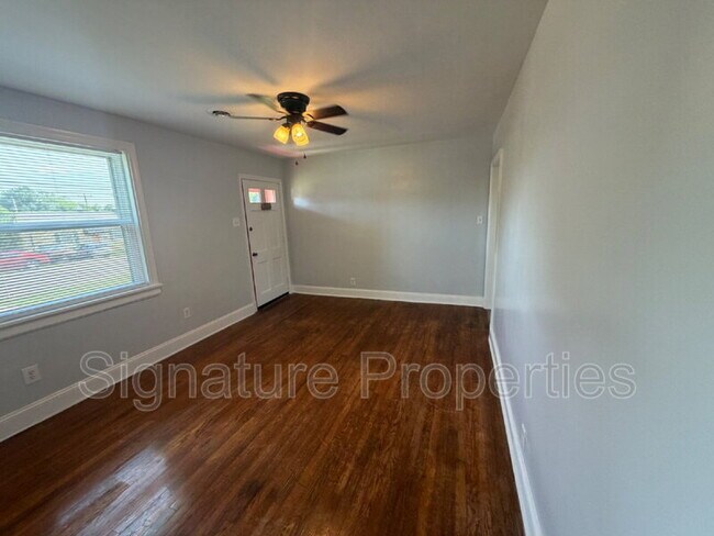 Building Photo - 2411 Carlisle Ave