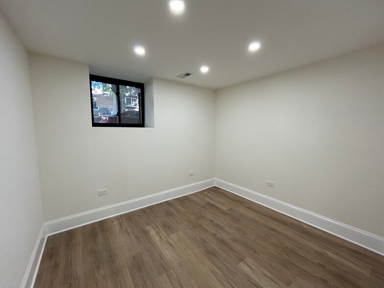 Building Photo - 4636 N Hamilton Ave