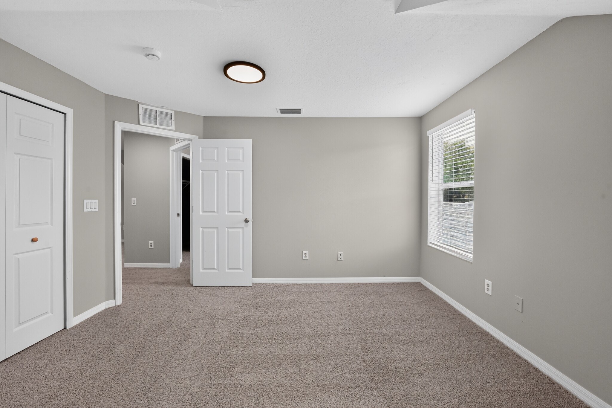 Building Photo - 6641 Cambridge Park Dr