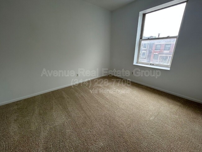 Building Photo - 3831 Blaine Ave