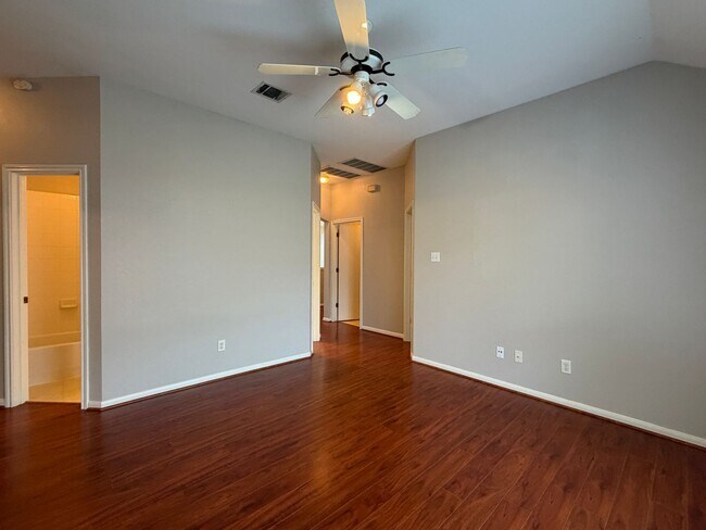 Building Photo - 2007 Creole Dr