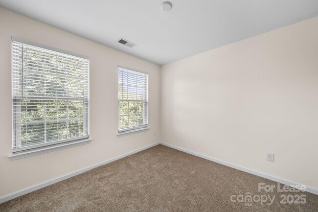 Building Photo - 4061 Zilker Park Dr