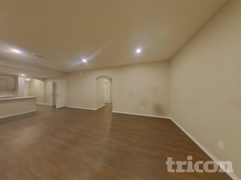 Building Photo - 3417 Doris Dr