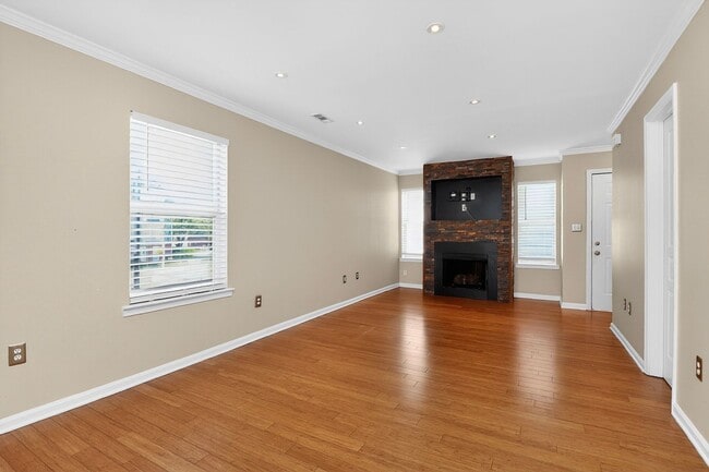 Building Photo - 3-Story Townhome in Historic Fourth Ward – Uptown Living