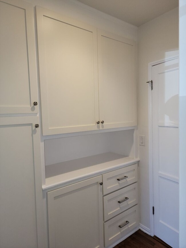 Building Photo - Charming Single Family Home with Spacious ...