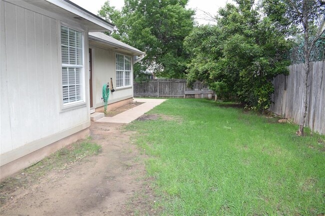 Building Photo - 3810 Newland Dr