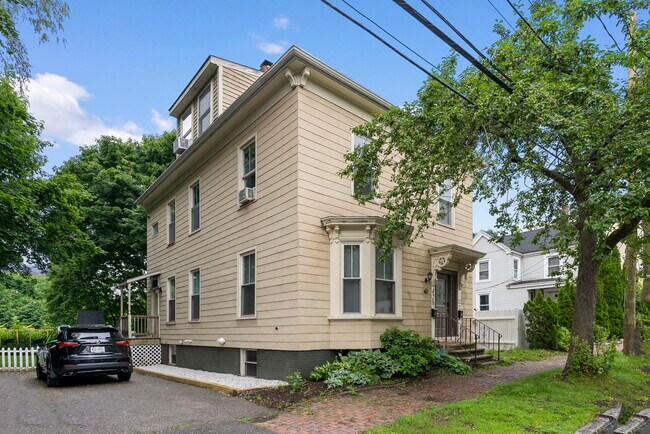 Building Photo - 428 Saint John St