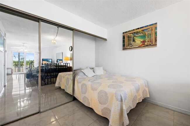 Building Photo - 3909 N Ocean Blvd