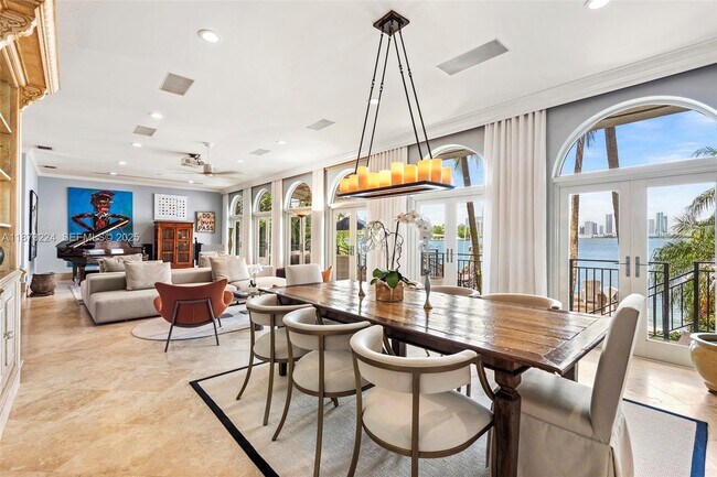 Building Photo - 814 W Dilido Dr