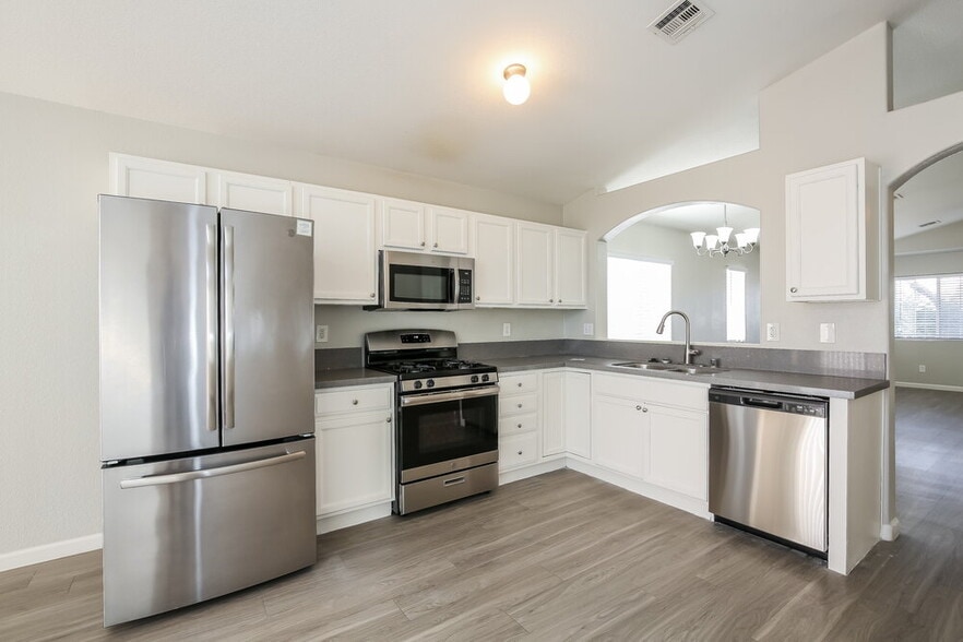 Building Photo - 511 Shallow Mist Ct