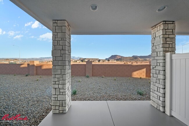 Building Photo - 1037 E Malibu Ln