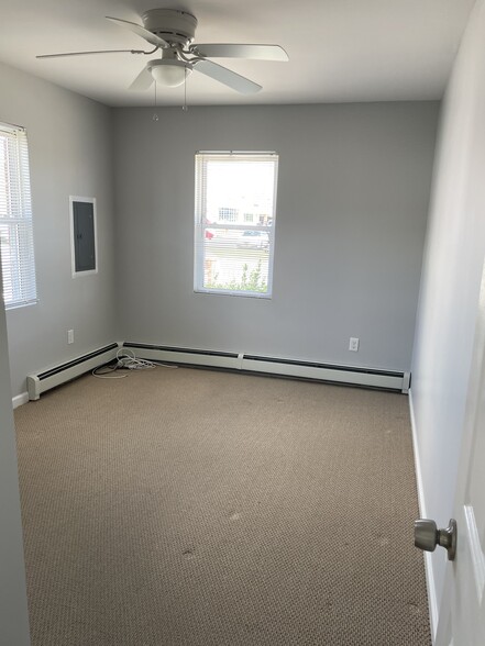 Building Photo - 301 Arnold Ave