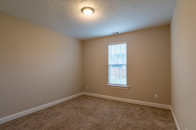 Building Photo - 453 Arrowwood Dr