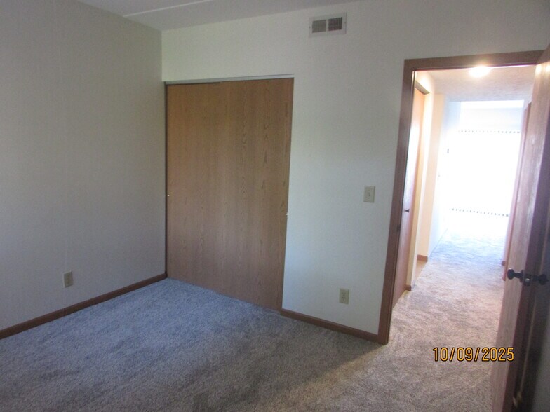 Building Photo - 1120 Eagle Feather Cir