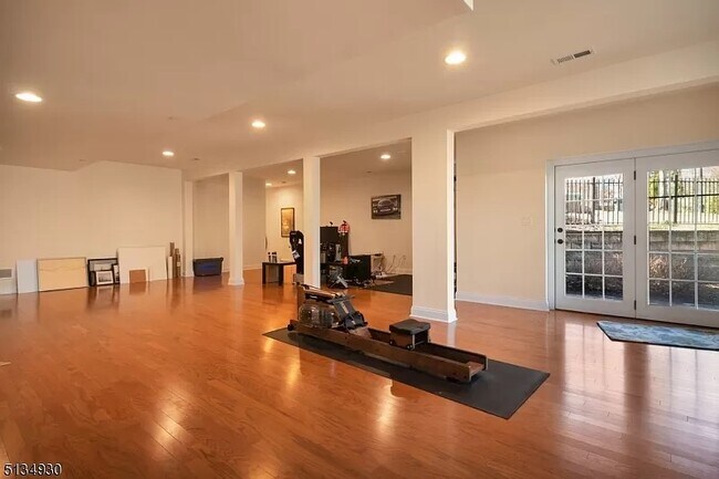 Building Photo - 25 Woodstone Cir