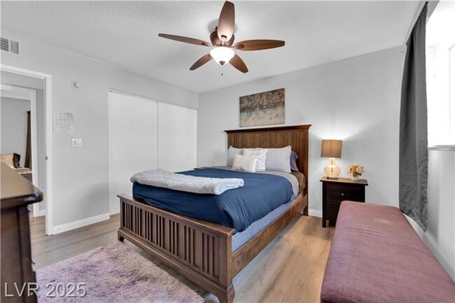 Building Photo - A Must See!! 5 bedroom 3.5 Bathroom home i...