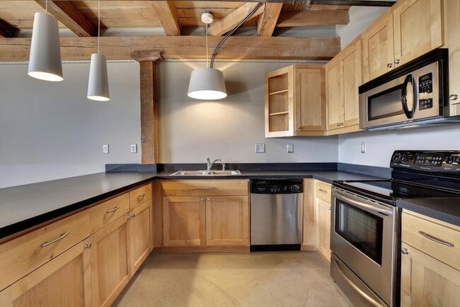Building Photo - 127 5th St NE