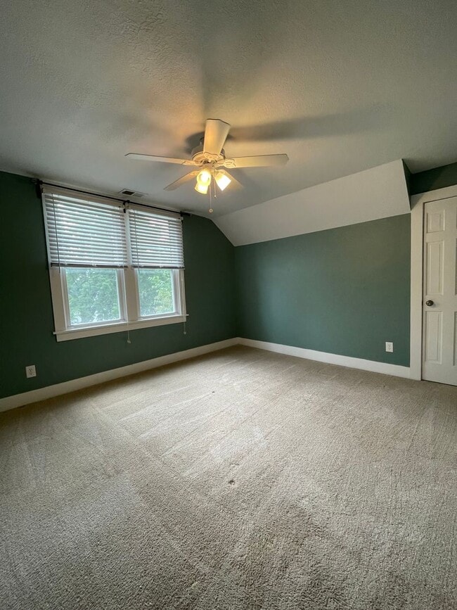 Building Photo - 2 Bedroom Near ESU!