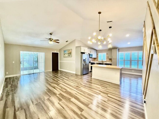 Building Photo - 8711 Busch Oaks St