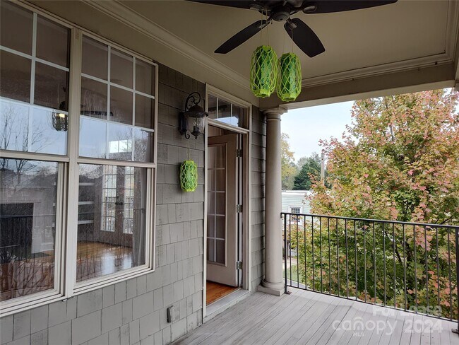 Building Photo - 1129 Park West Dr