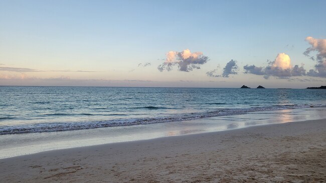 2 miles to the beach - 568 Ulukanu St