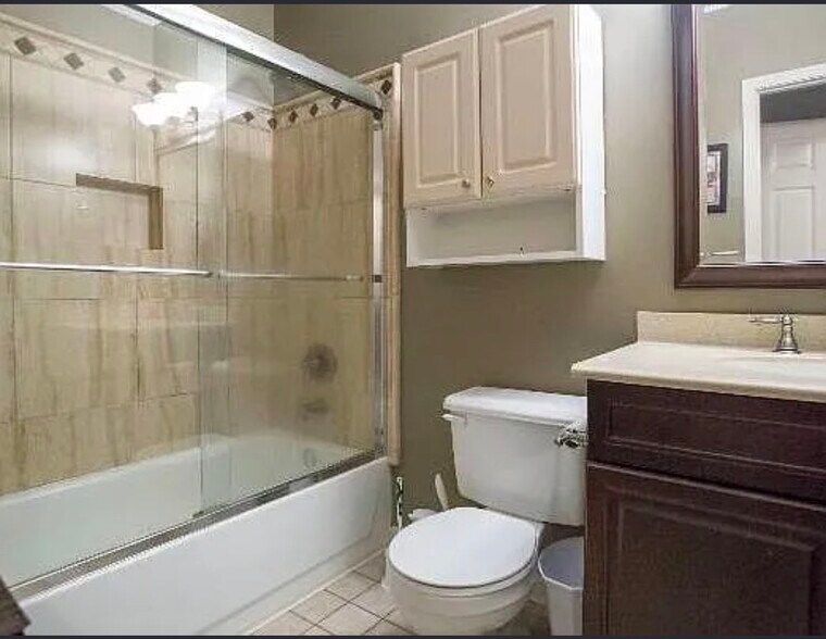 Building Photo - 2025 Woodmont Blvd