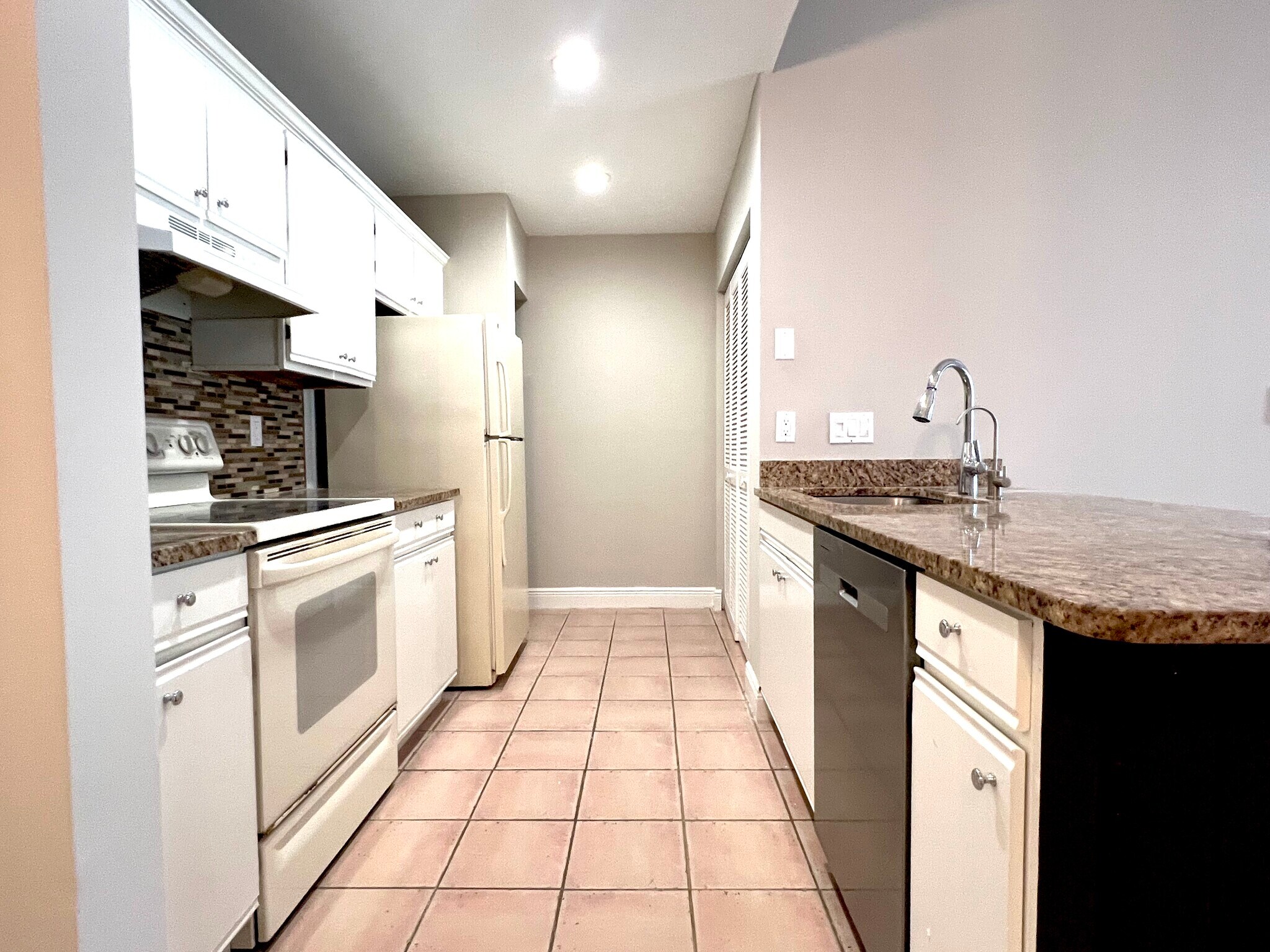 Building Photo - 1077 Goldenrod Rd