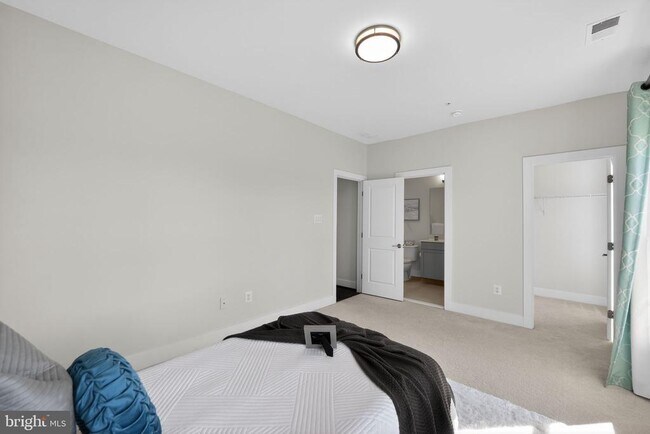 Building Photo - 11540 Iager Blvd