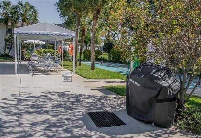 Building Photo - 3001 S Course Dr