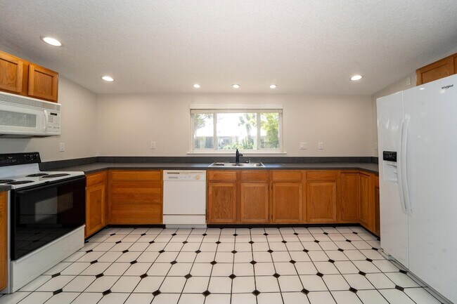 Building Photo - 31 Menendez Rd