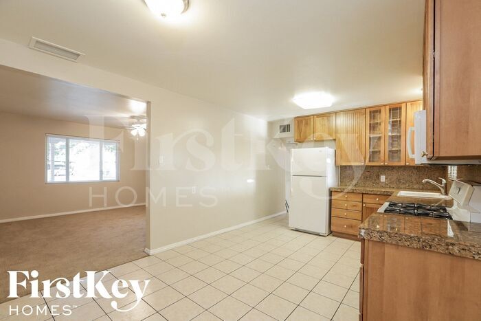 Building Photo - 3418 N 23rd Ave