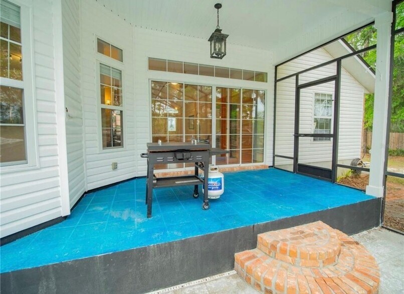 Building Photo - 720 NW Zack Dr