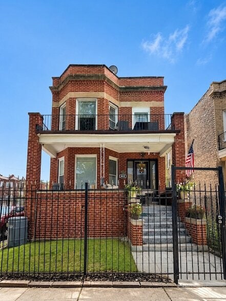 Building Photo - 4935 W Fulton St