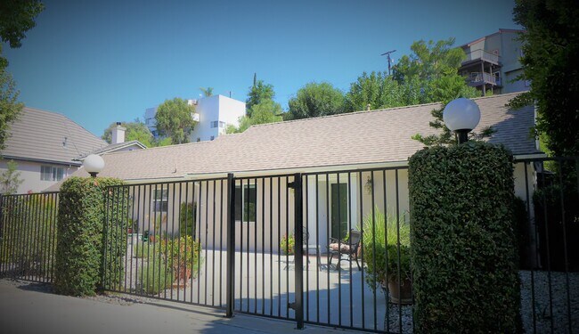 Building Photo - 5140 Alhama Dr