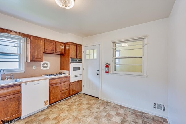 Building Photo - 52 Johnson Ave