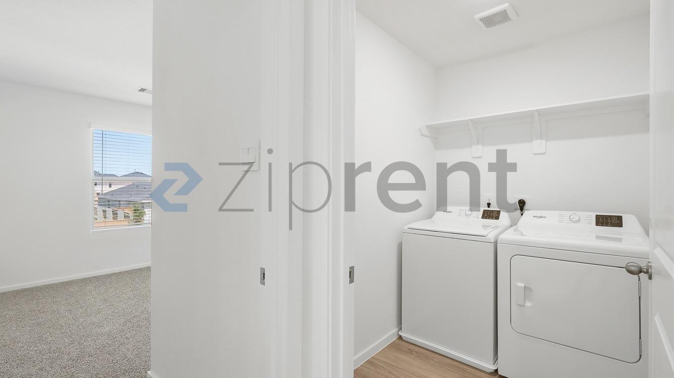 Building Photo - Unit