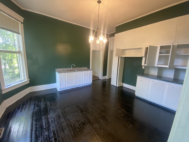 Building Photo - 360 S Camilla St