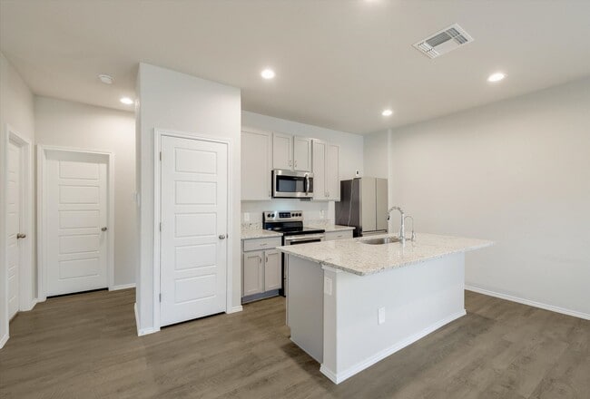 Building Photo - Well-Maintained Home with Modern Conveniences