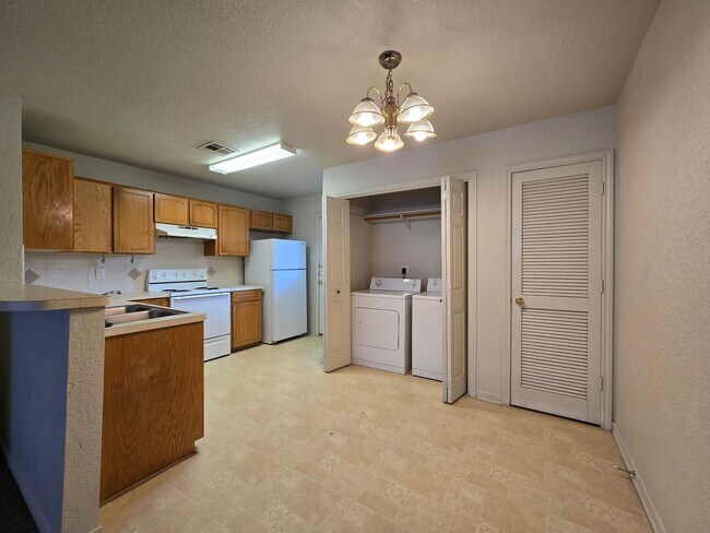Building Photo - 1603 Dugger Cir