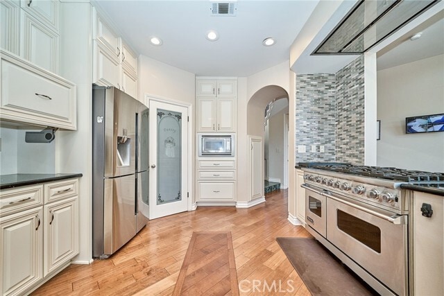 Building Photo - 1089 Village Dr