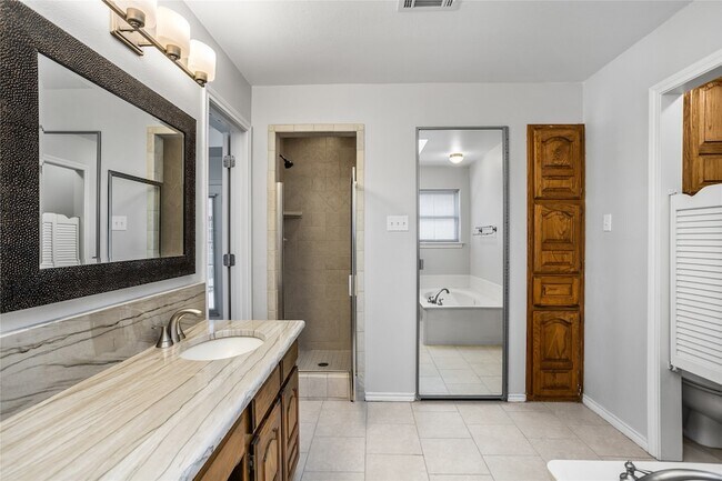 Building Photo - 2942 Woodland Hills Dr