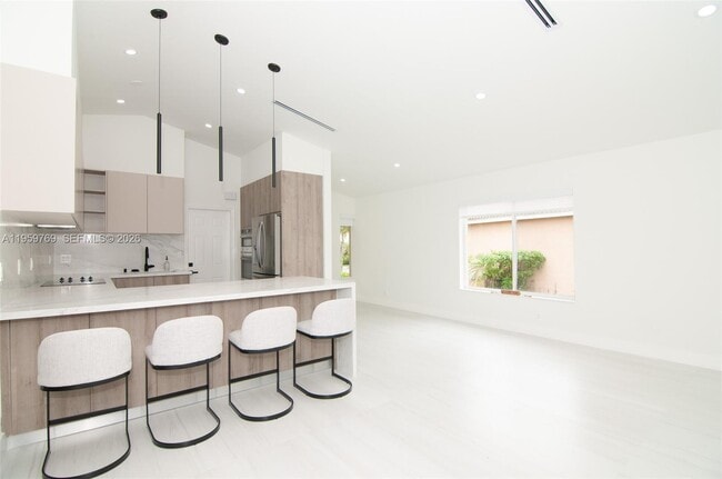 Building Photo - 4420 Dogwood Cir