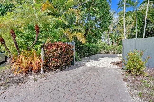 Building Photo - 1115 SW 4th St