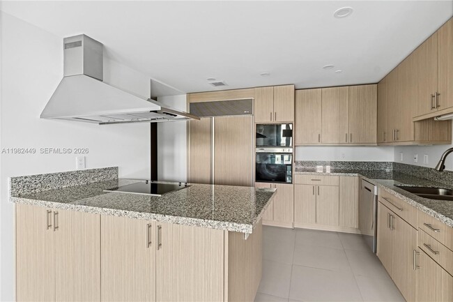 Building Photo - 1643 Brickell Ave